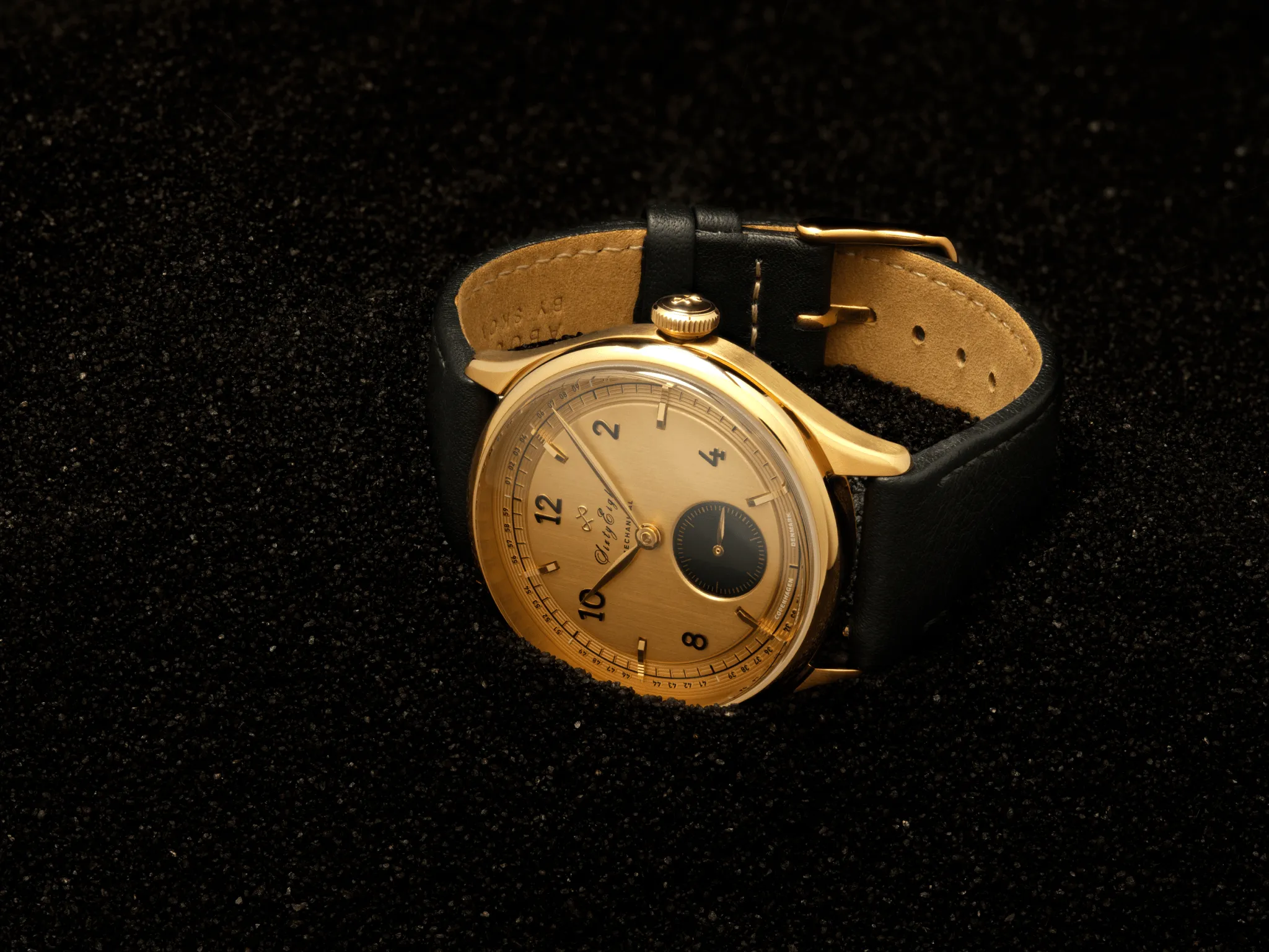1968 Mechanical (Hand-Wound), Gold / Black