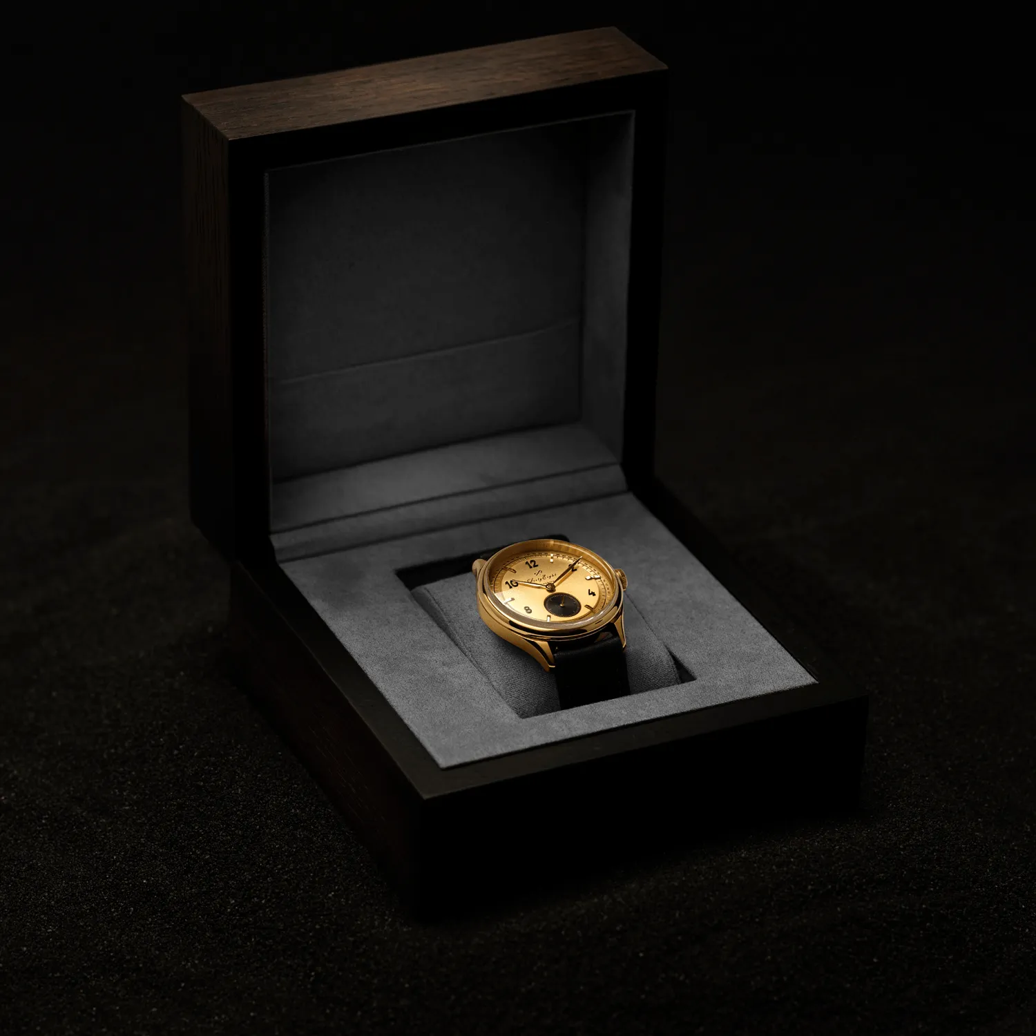 1968 Mechanical (Hand-Wound), Gold / Black