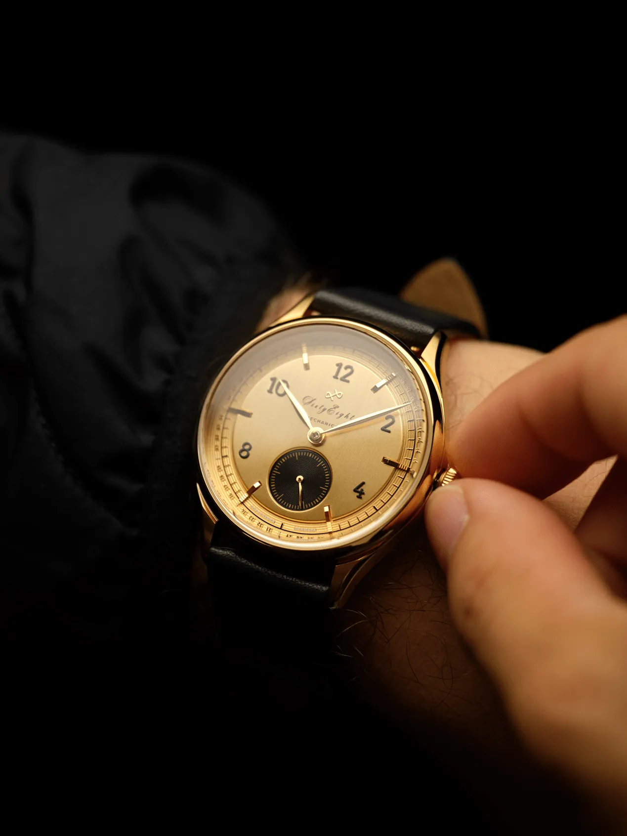1968 Mechanical (Hand-Wound), Gold / Black