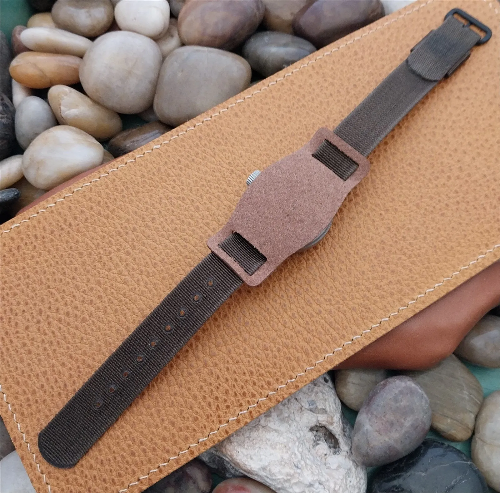 5/8" USA Veg-Tanned Pigskin Slip Through Pad for 1&2 piece Vintage Watch Strap