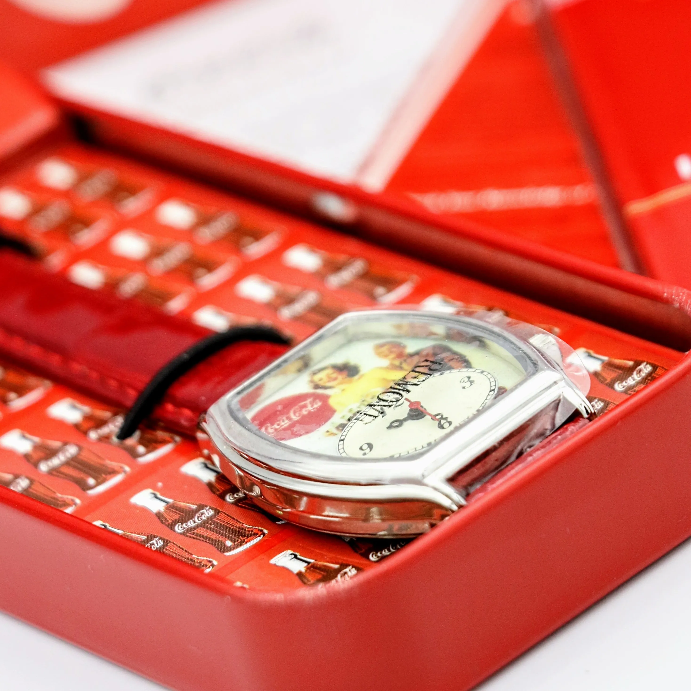 COCA-COLA Promotional Wristwatch Collectible Watch BOX & Papers!