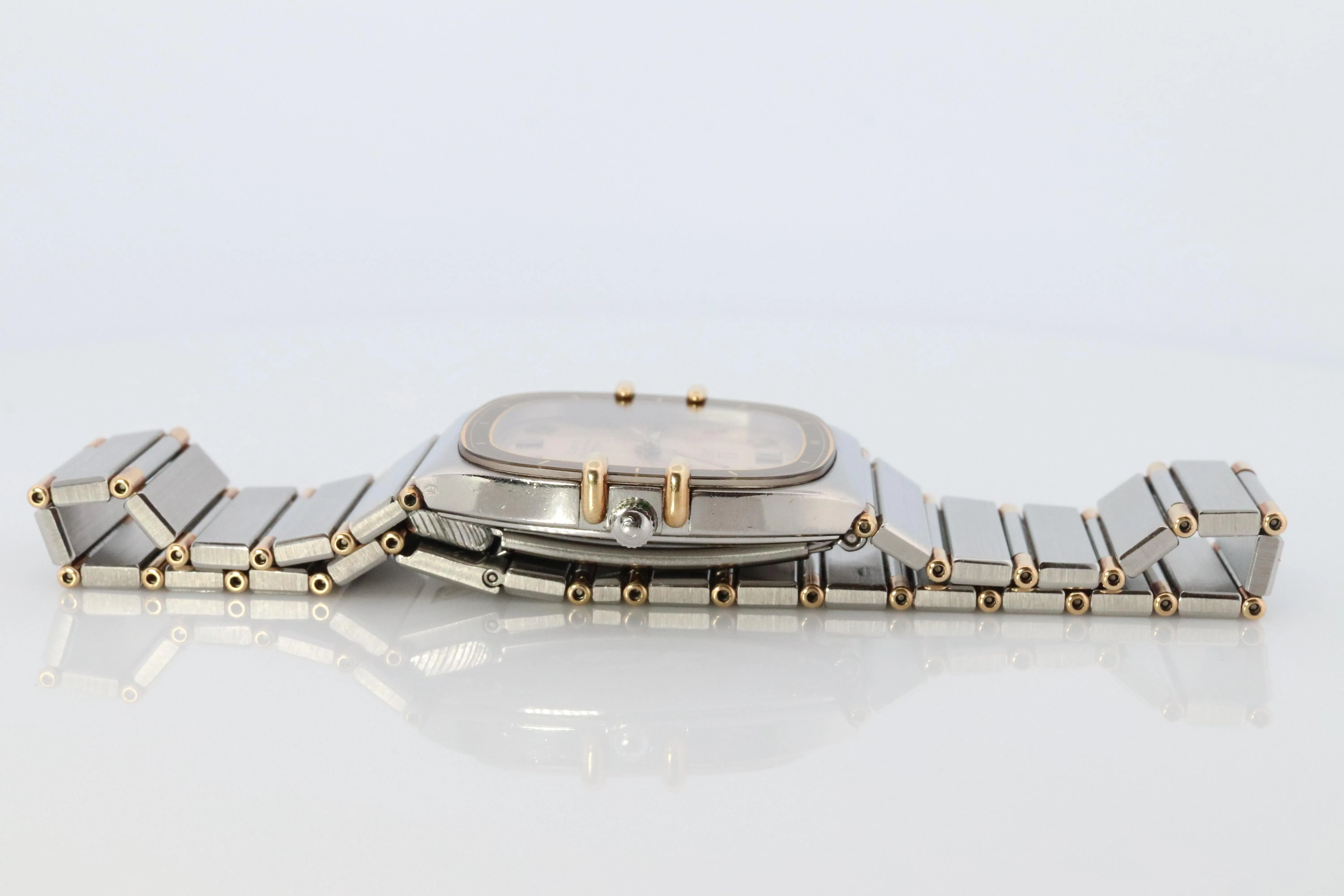 Omega Watch.  Omega Constellation Chronometer Quartz 1431 Date Wristwatch.