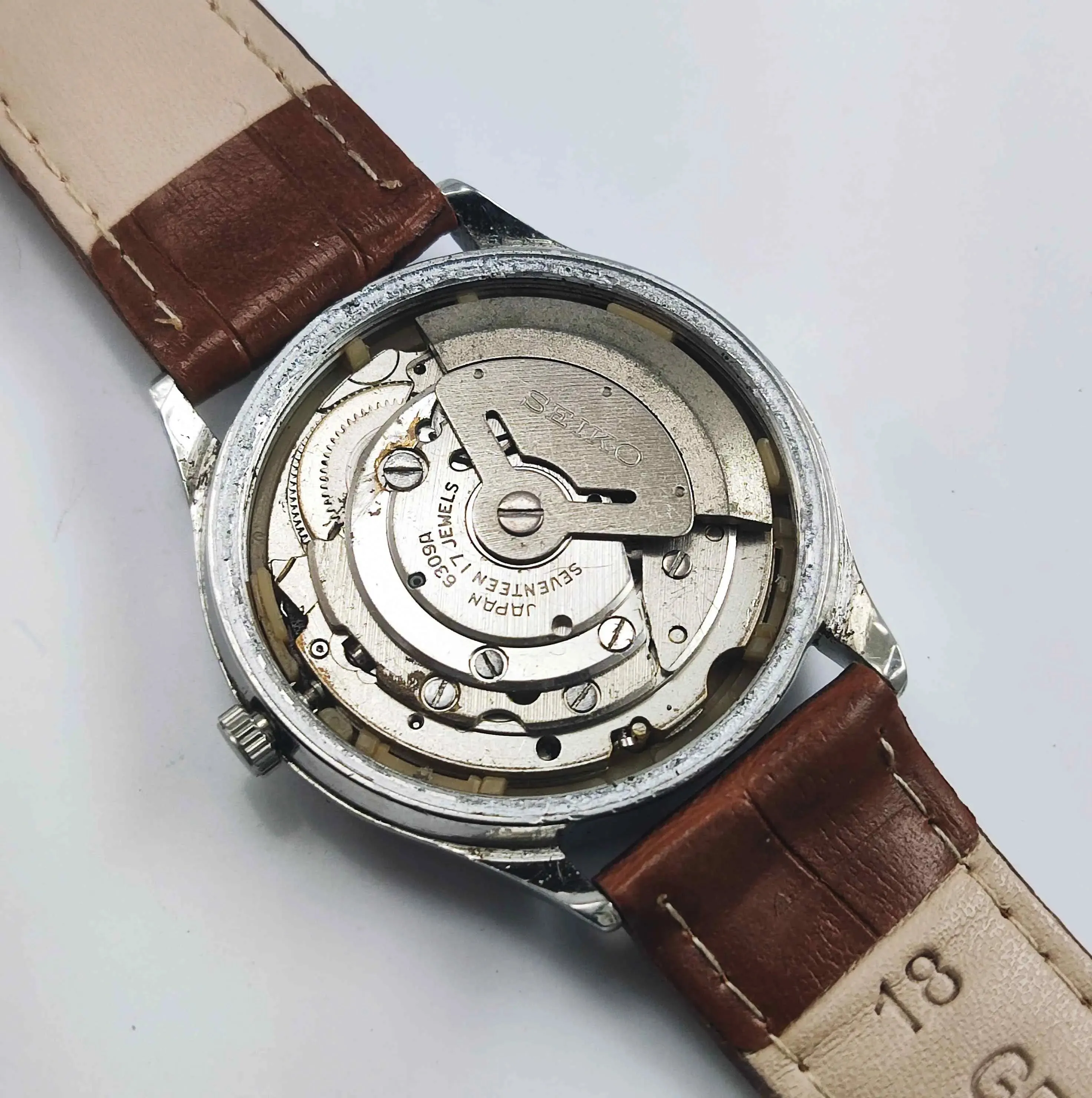 Seiko 5 Automatic-7009A White Dial 17 Jewels Day Date Men's Watch